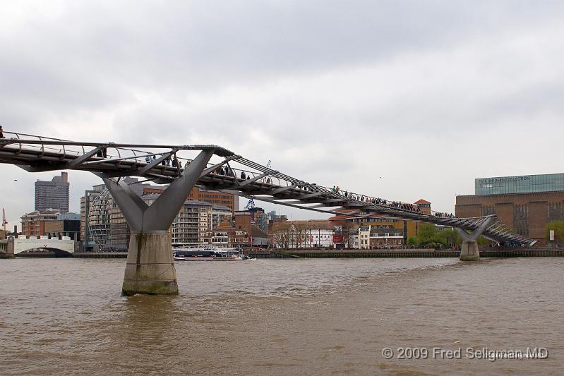 20090410_134444_D300 P1.jpg - Millenium Bridge